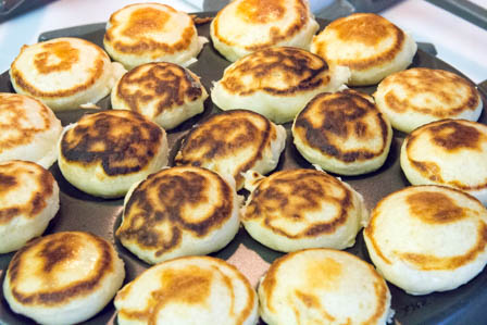 poffertjes in pan
